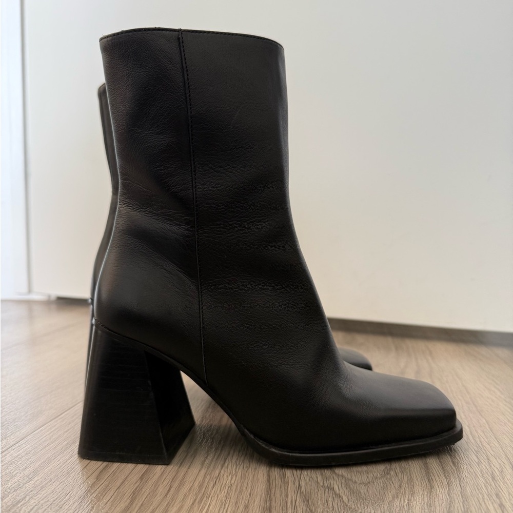Feners La Semaine Noir Leather Boot (EU 36)